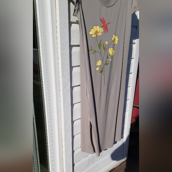 Whimsical Sz M, Dragonfly and Daffodils Taupe short sleeve midi dress - Picture 4 of 8